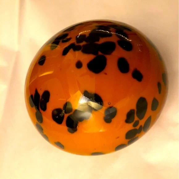 Leopard/Tortoise Art Glass Paper Weight. - Picture 10 of 13